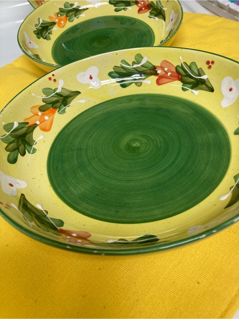 Hand-Painted Ceramic Serving Bowls in Green and Yellow - Set of 3 - Picture 3 of 6
